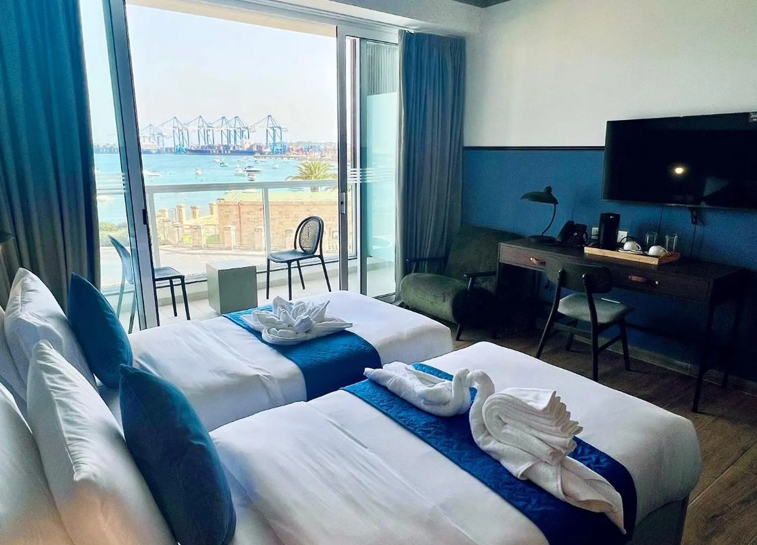 South32 Hotel Birżebbuġa